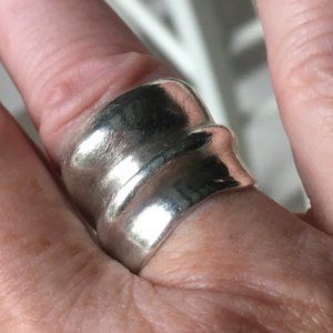 Vintage rippled brushed silver ring